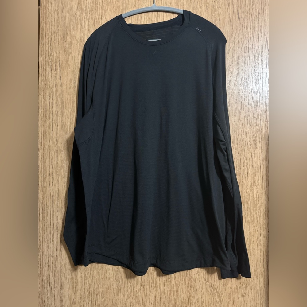 lululemon athletica Men's Dark Long Sleeve Shirt